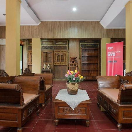 Oyo 585 Hotel Perwita Sari Yogyakarta Exterior foto