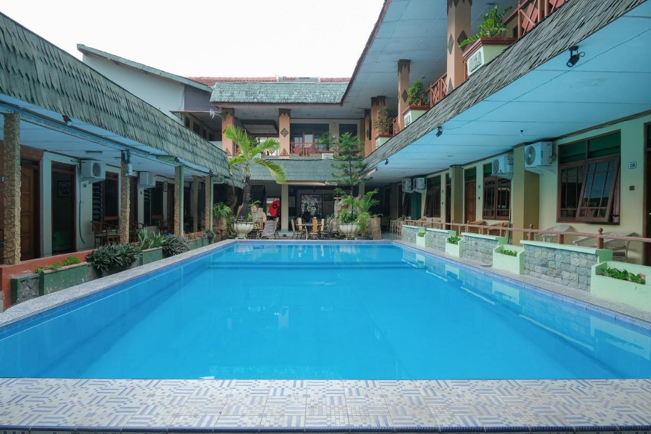 Oyo 585 Hotel Perwita Sari Yogyakarta Exterior foto
