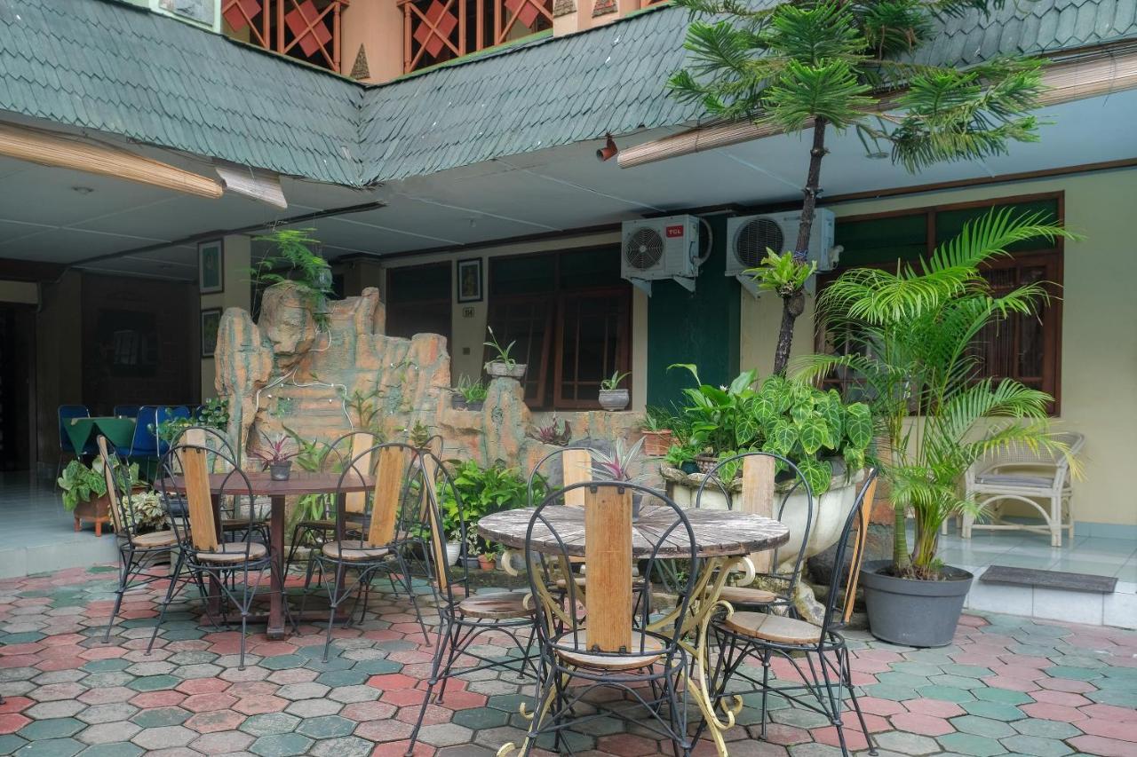 Oyo 585 Hotel Perwita Sari Yogyakarta Exterior foto
