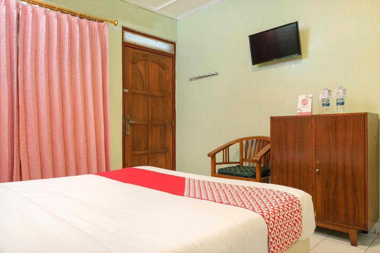 Oyo 585 Hotel Perwita Sari Yogyakarta Exterior foto