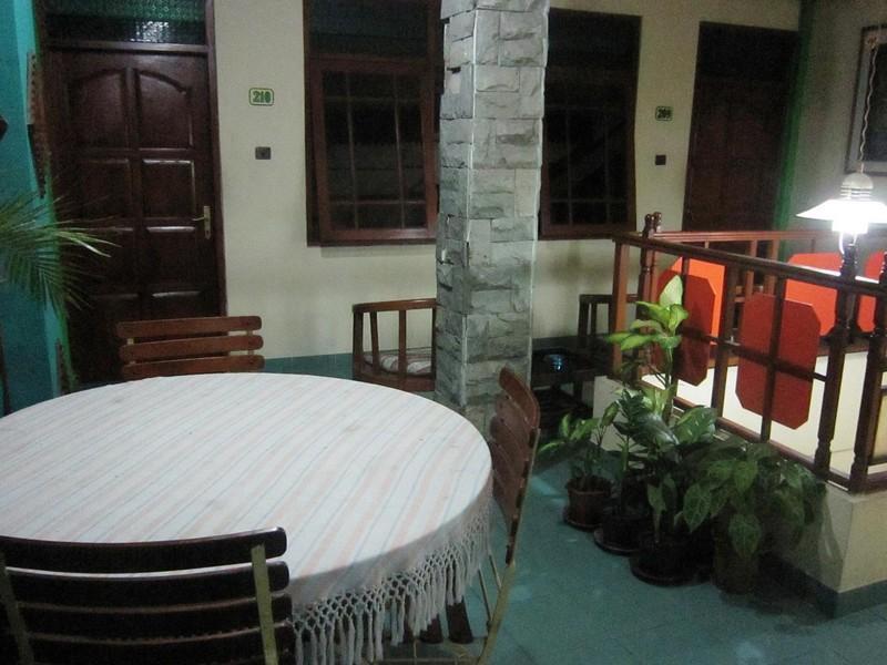 Oyo 585 Hotel Perwita Sari Yogyakarta Exterior foto