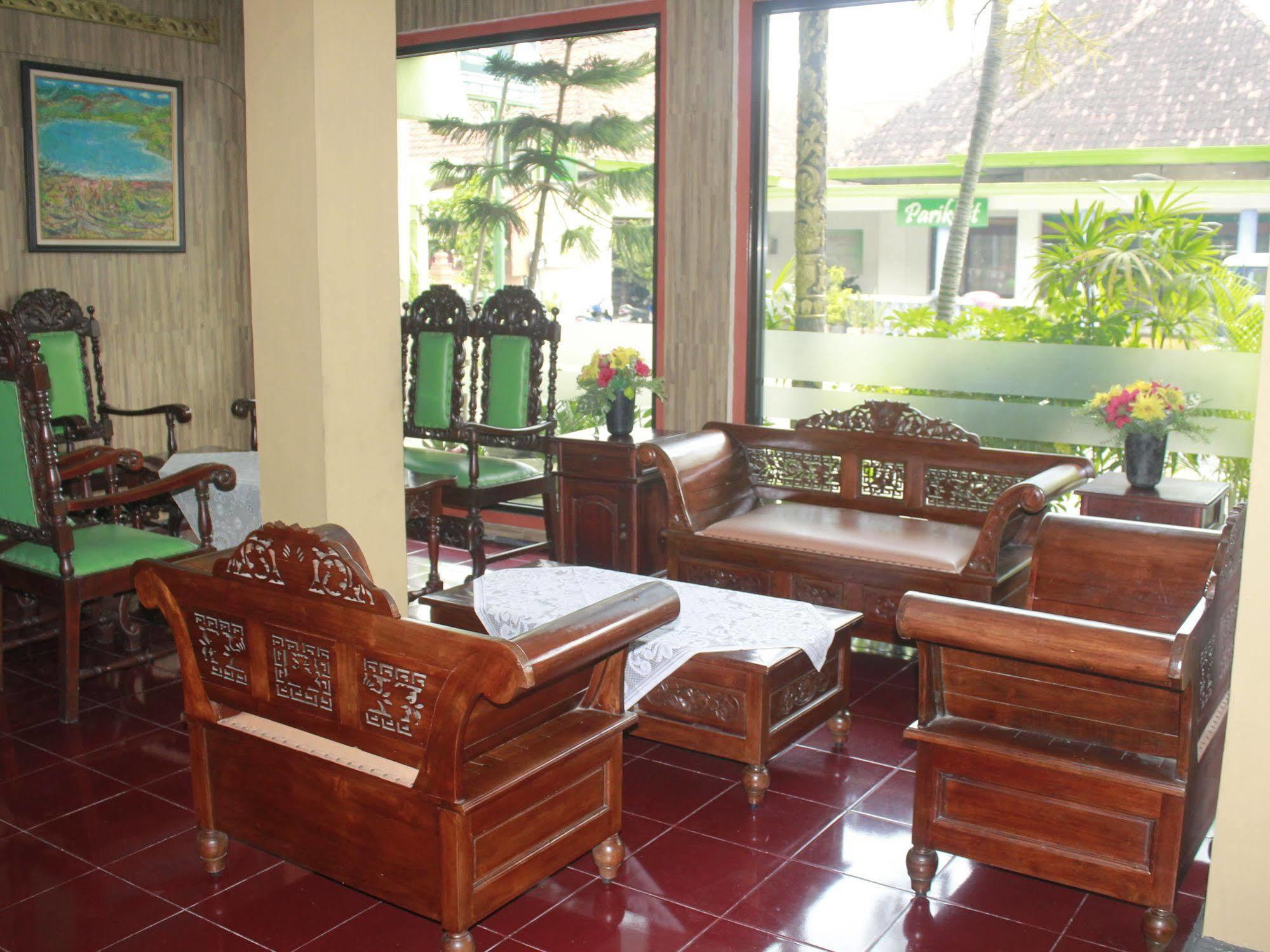 Oyo 585 Hotel Perwita Sari Yogyakarta Exterior foto