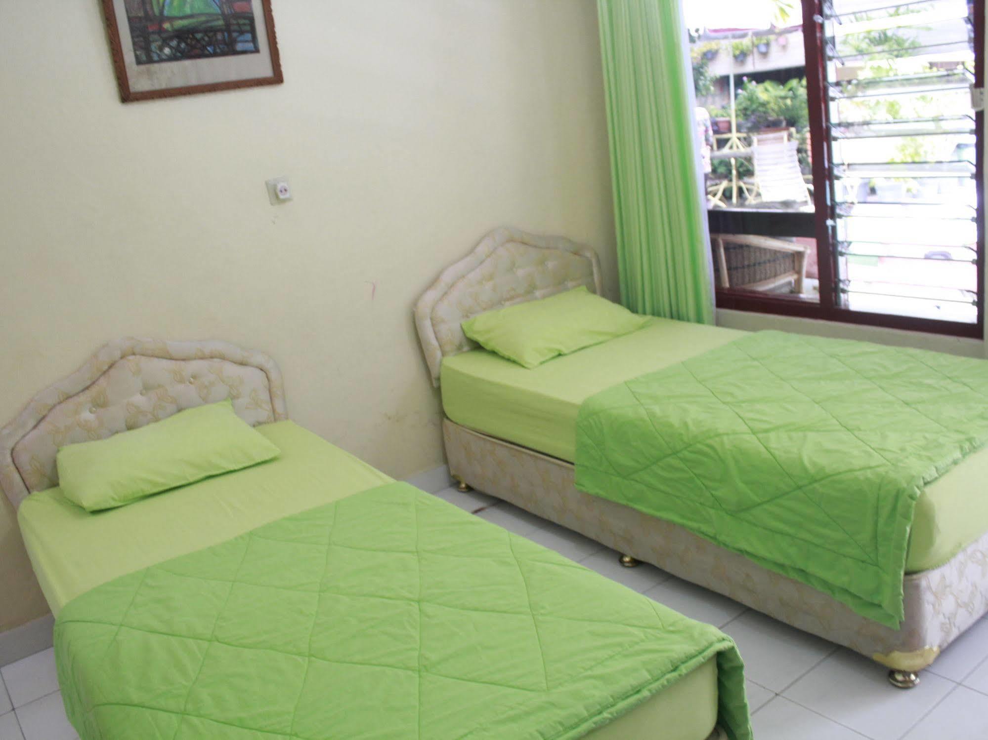 Oyo 585 Hotel Perwita Sari Yogyakarta Exterior foto