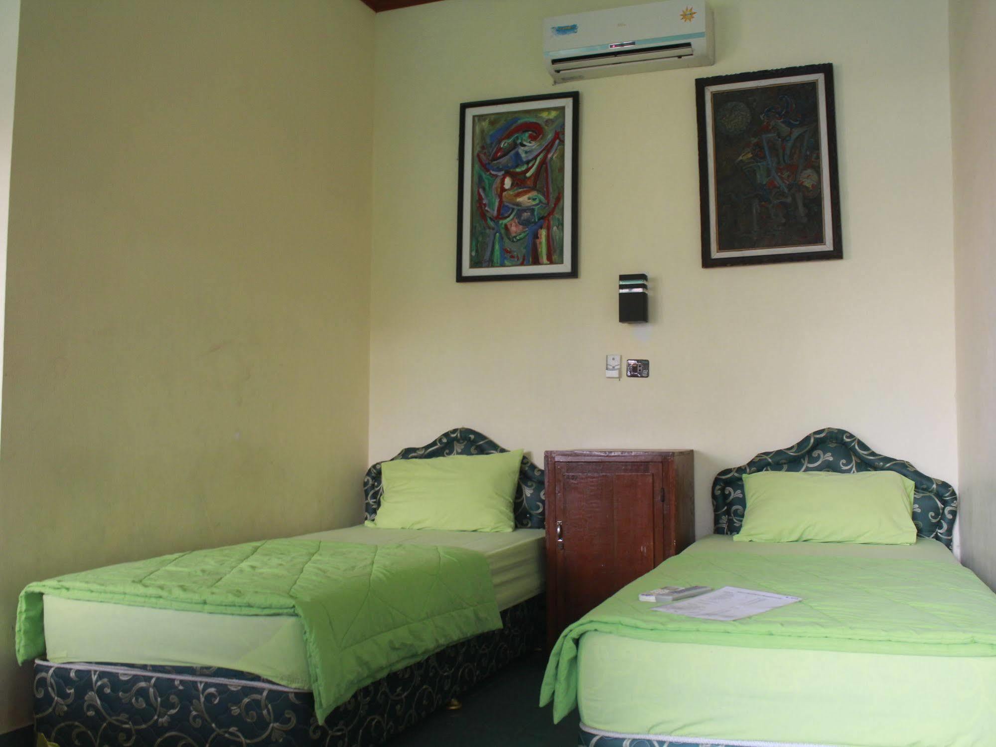 Oyo 585 Hotel Perwita Sari Yogyakarta Exterior foto