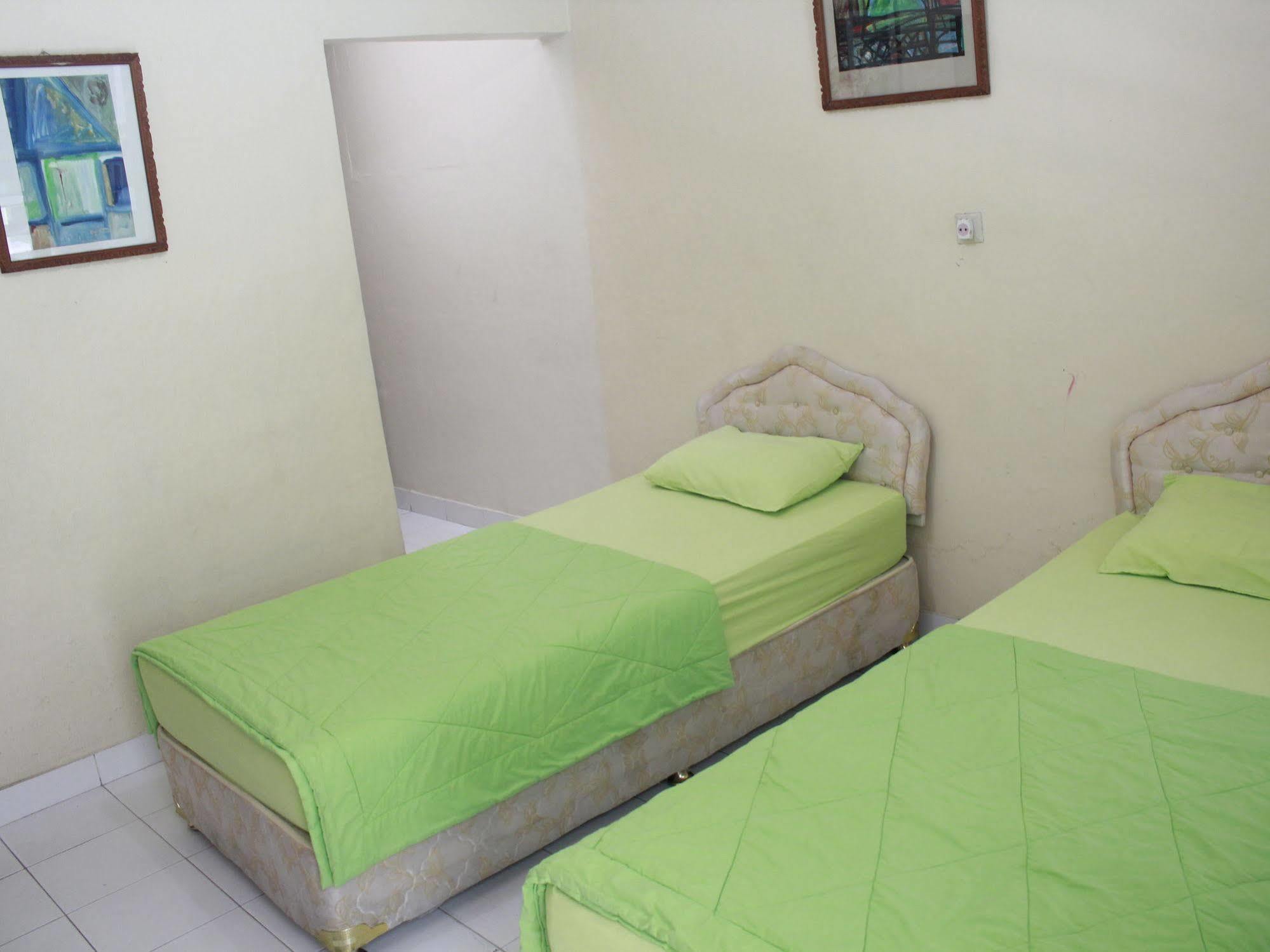 Oyo 585 Hotel Perwita Sari Yogyakarta Exterior foto
