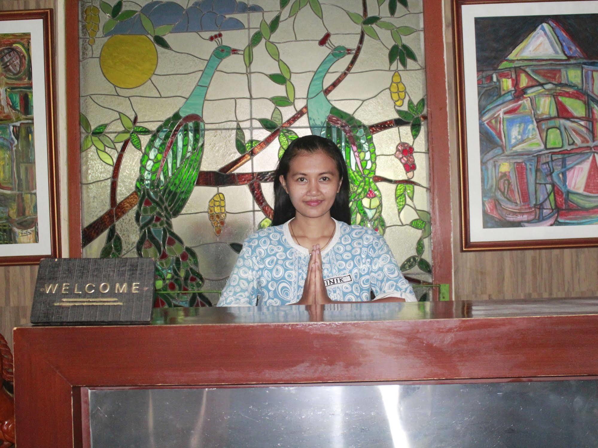 Oyo 585 Hotel Perwita Sari Yogyakarta Exterior foto