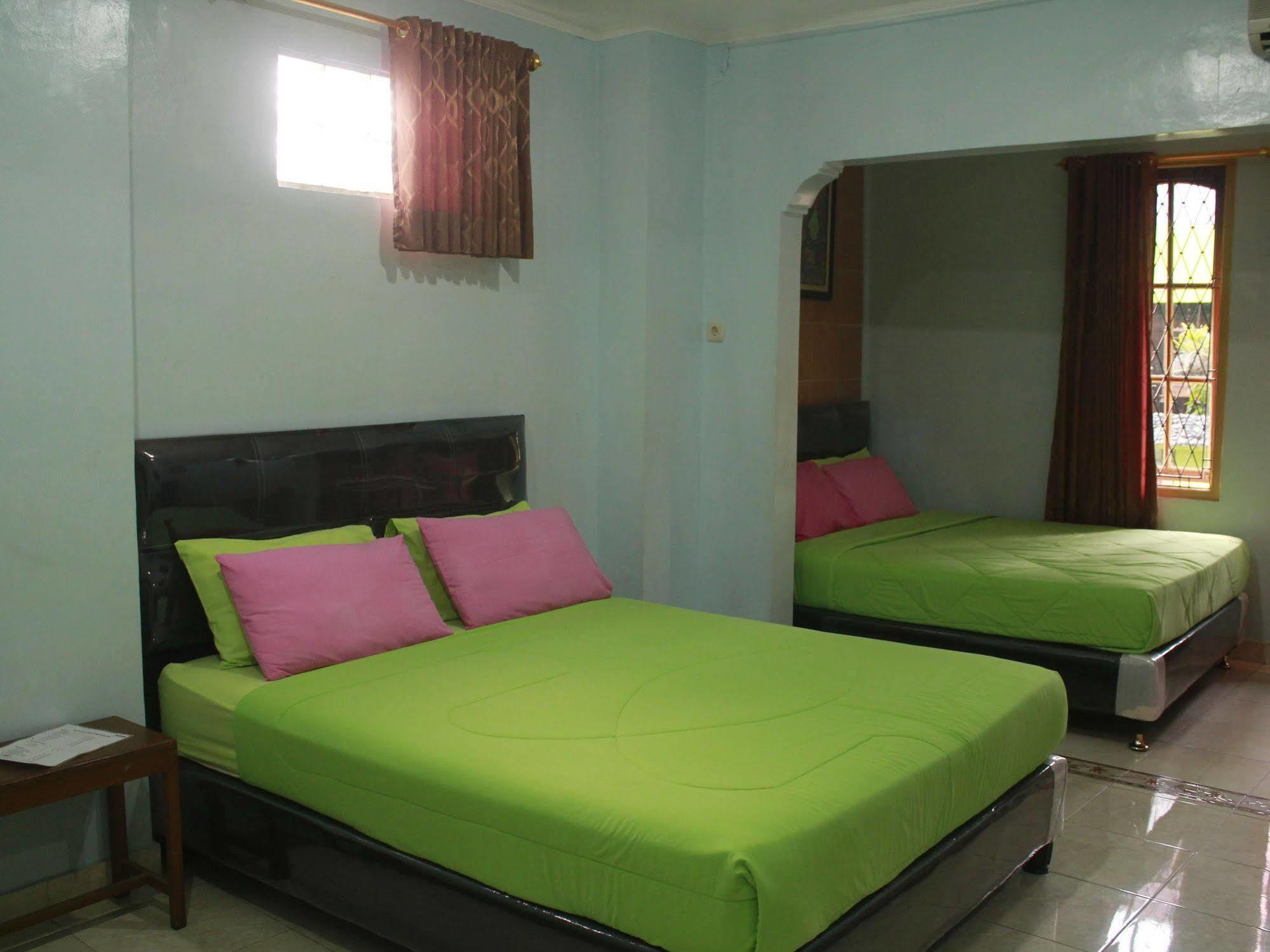 Oyo 585 Hotel Perwita Sari Yogyakarta Exterior foto