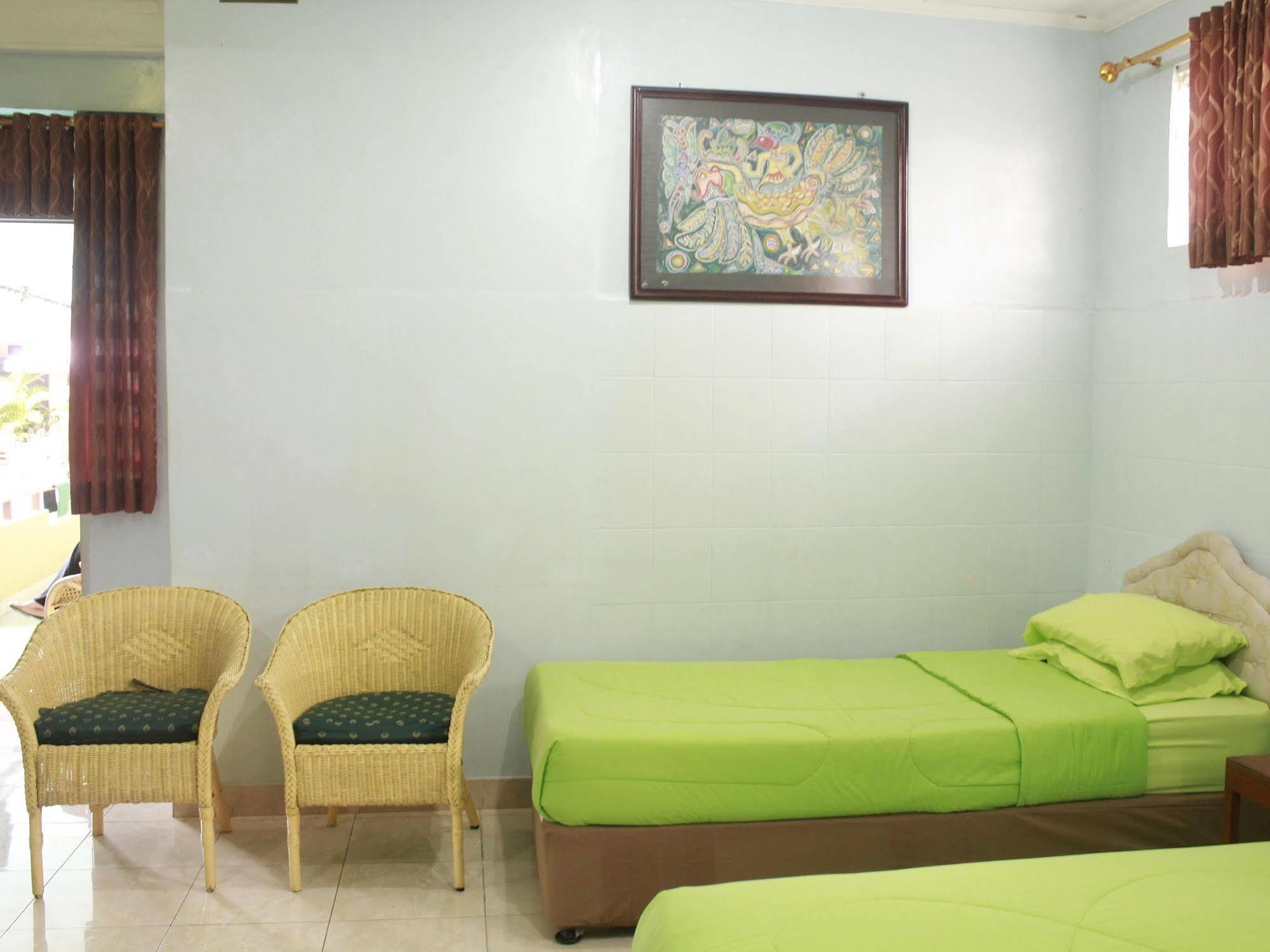 Oyo 585 Hotel Perwita Sari Yogyakarta Exterior foto