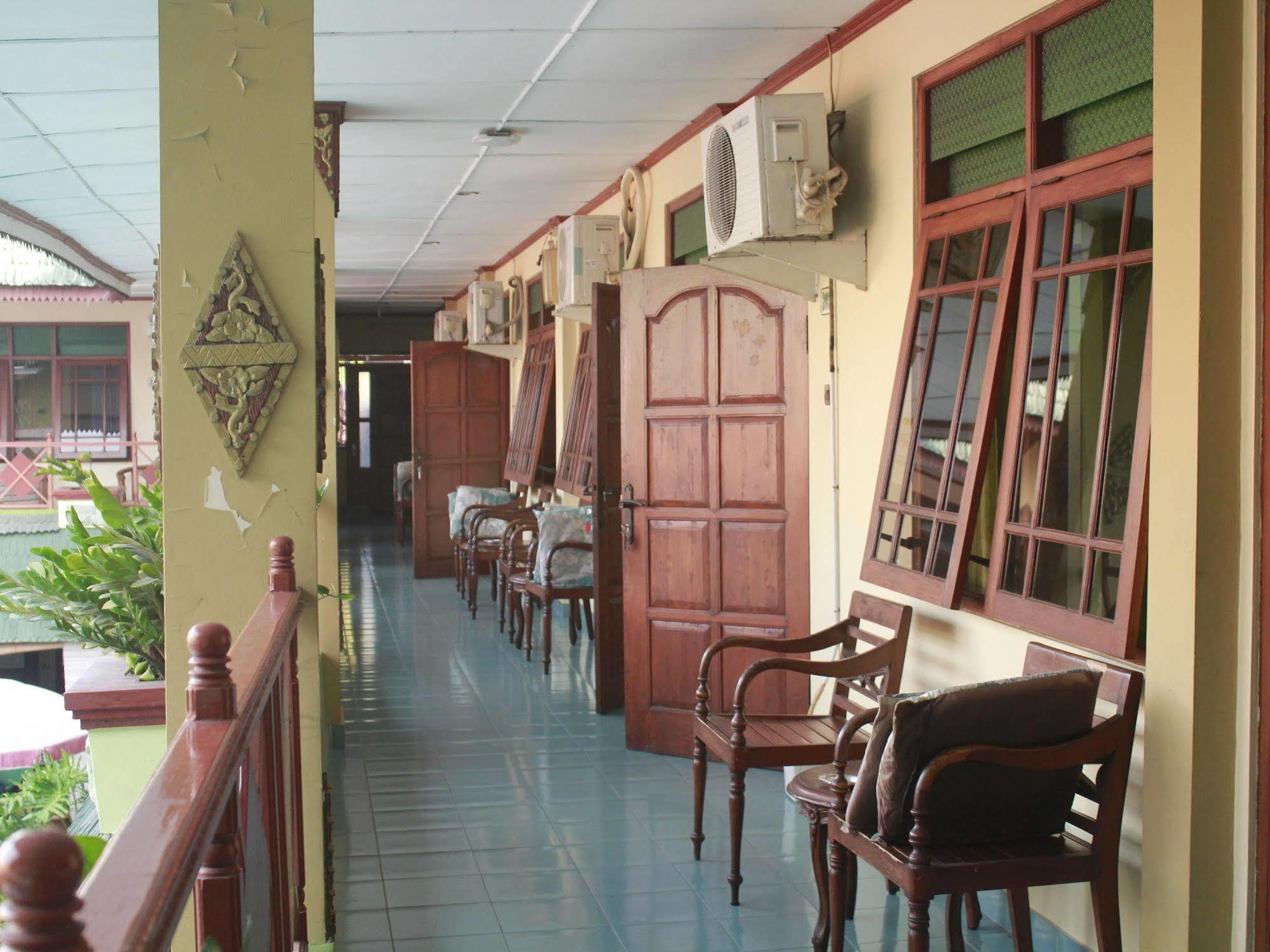 Oyo 585 Hotel Perwita Sari Yogyakarta Exterior foto