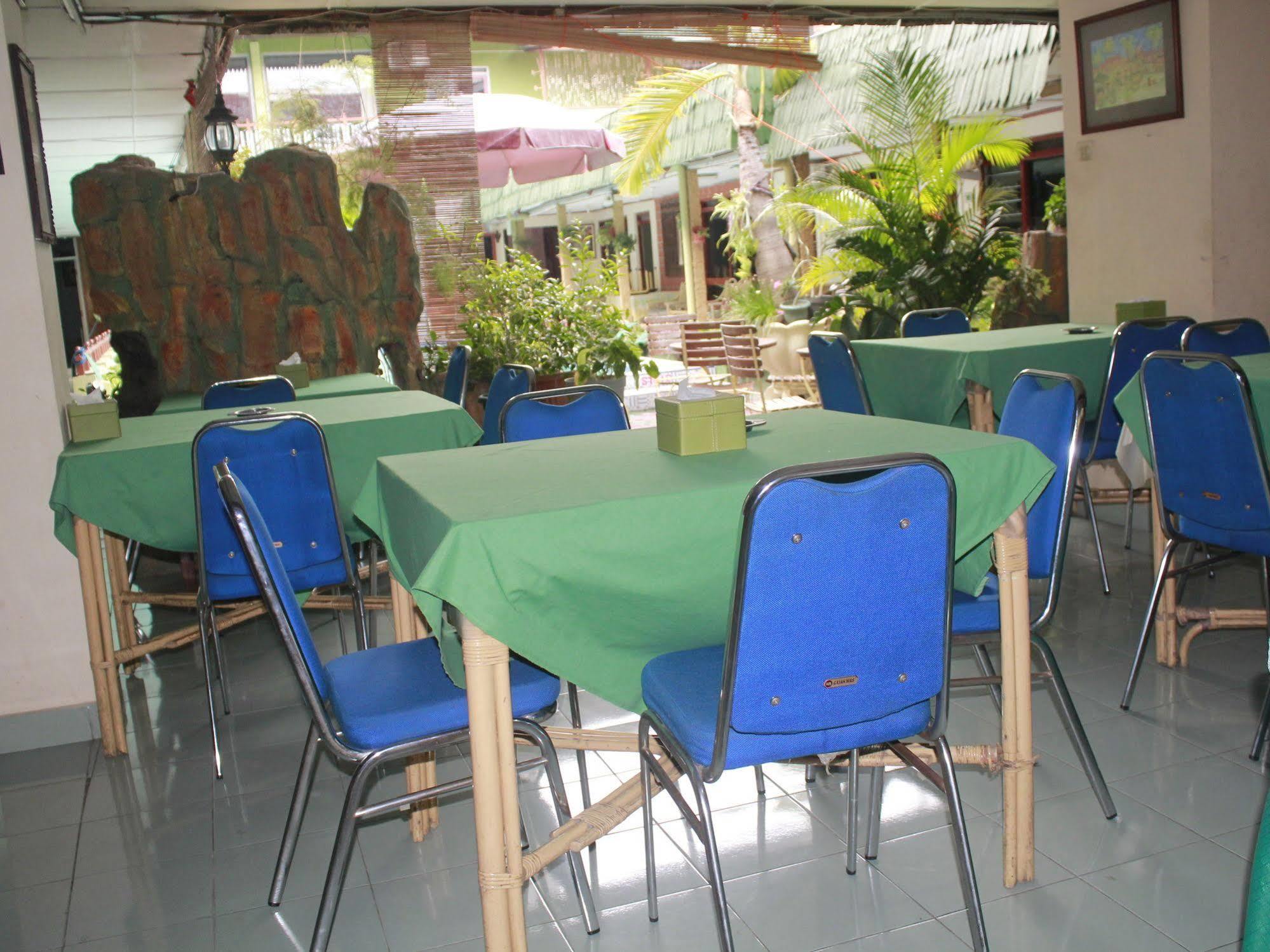 Oyo 585 Hotel Perwita Sari Yogyakarta Exterior foto