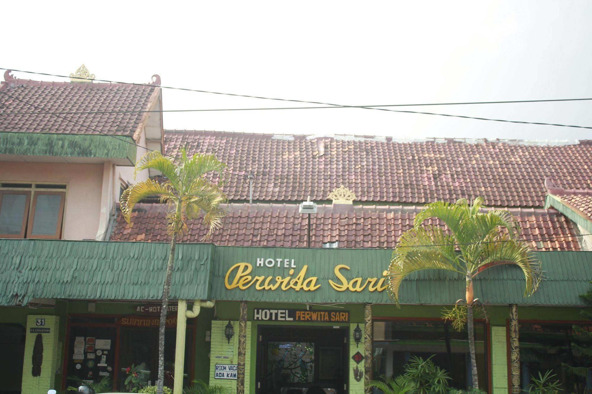 Oyo 585 Hotel Perwita Sari Yogyakarta Exterior foto