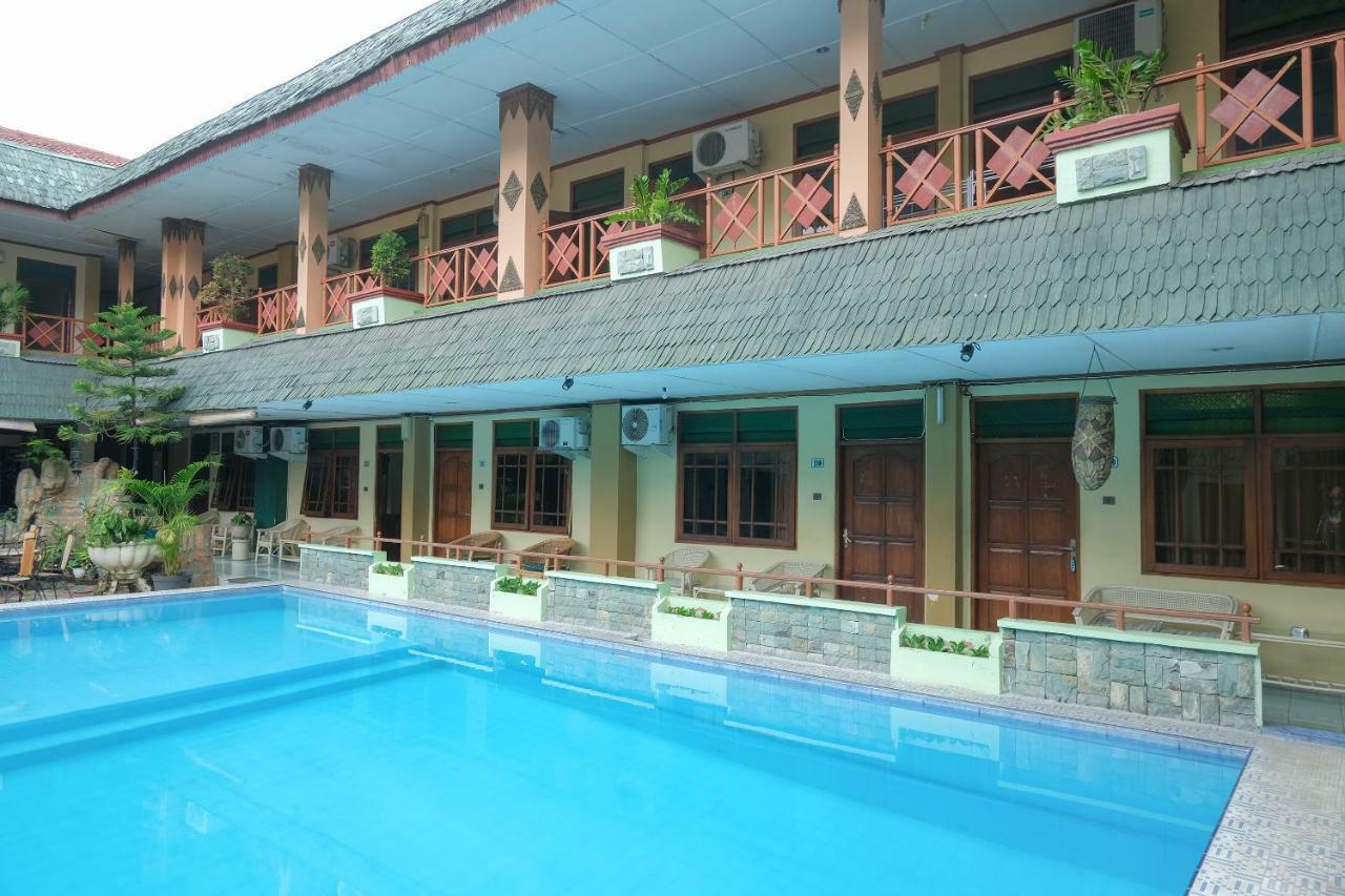Oyo 585 Hotel Perwita Sari Yogyakarta Exterior foto