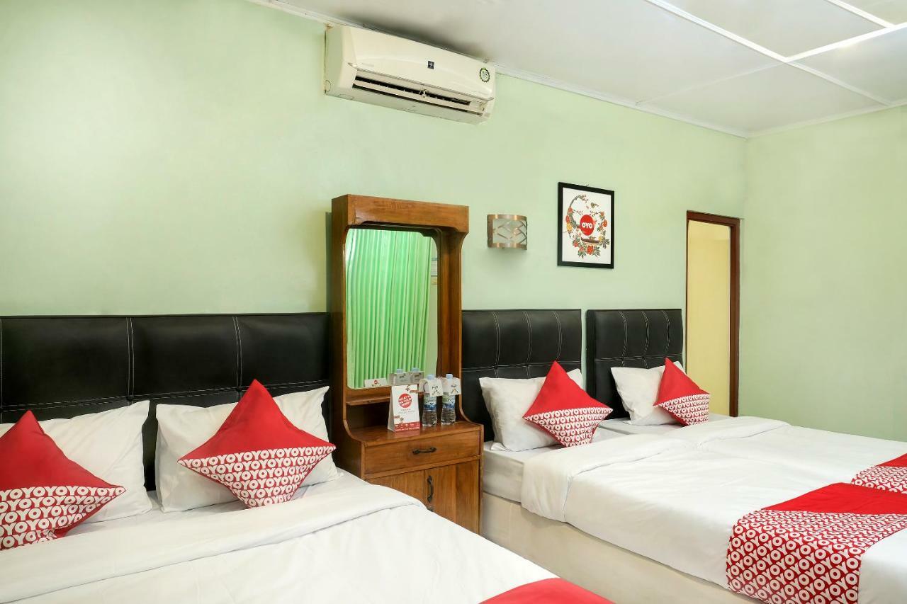 Oyo 585 Hotel Perwita Sari Yogyakarta Exterior foto