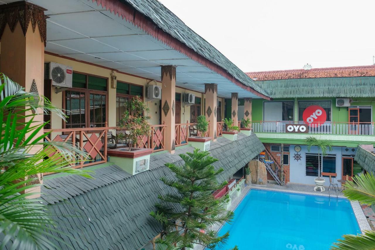 Oyo 585 Hotel Perwita Sari Yogyakarta Exterior foto