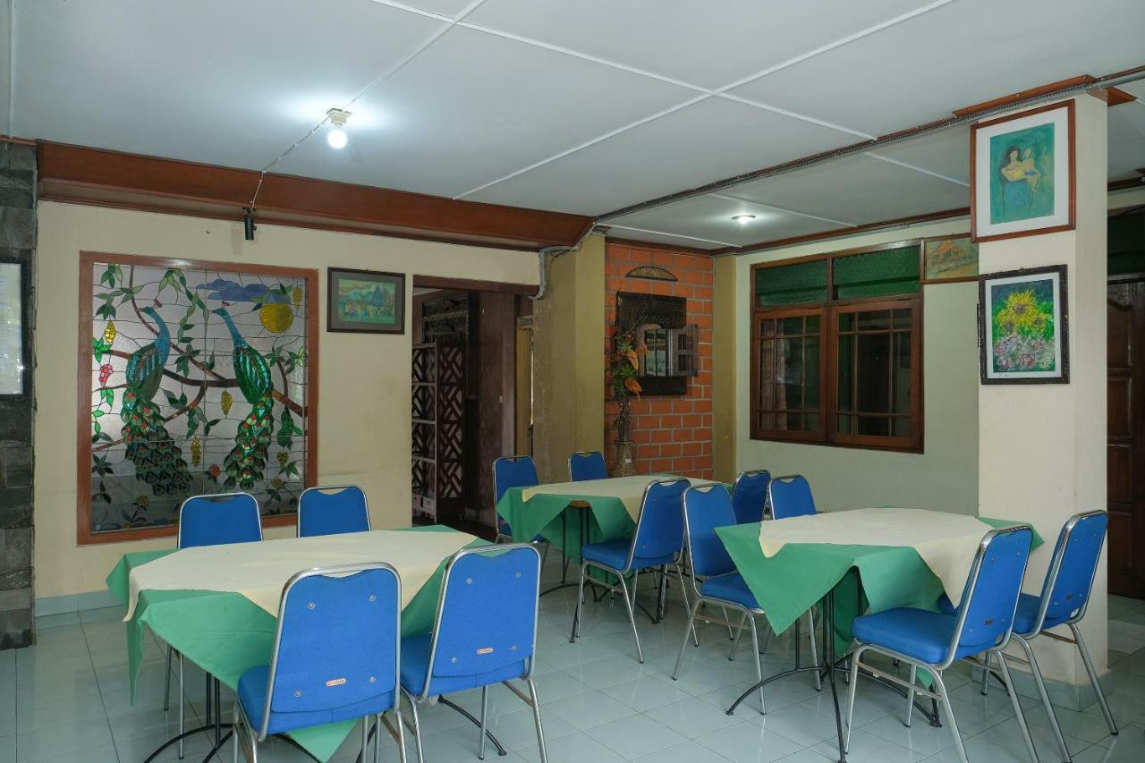 Oyo 585 Hotel Perwita Sari Yogyakarta Exterior foto