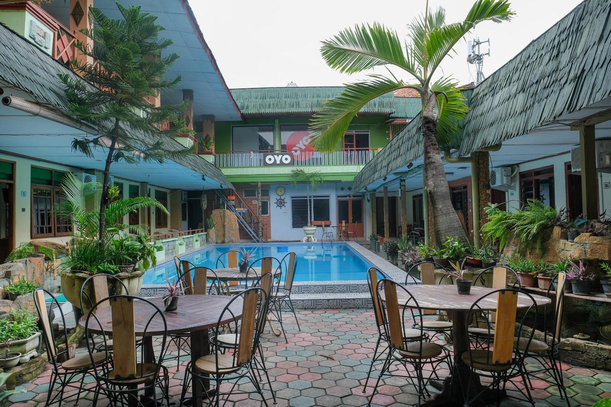 Oyo 585 Hotel Perwita Sari Yogyakarta Exterior foto